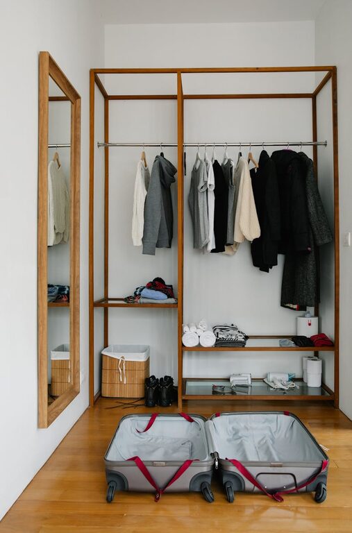 Consejos prácticos para organizar espacios pequeños en el hogar de forma eficiente